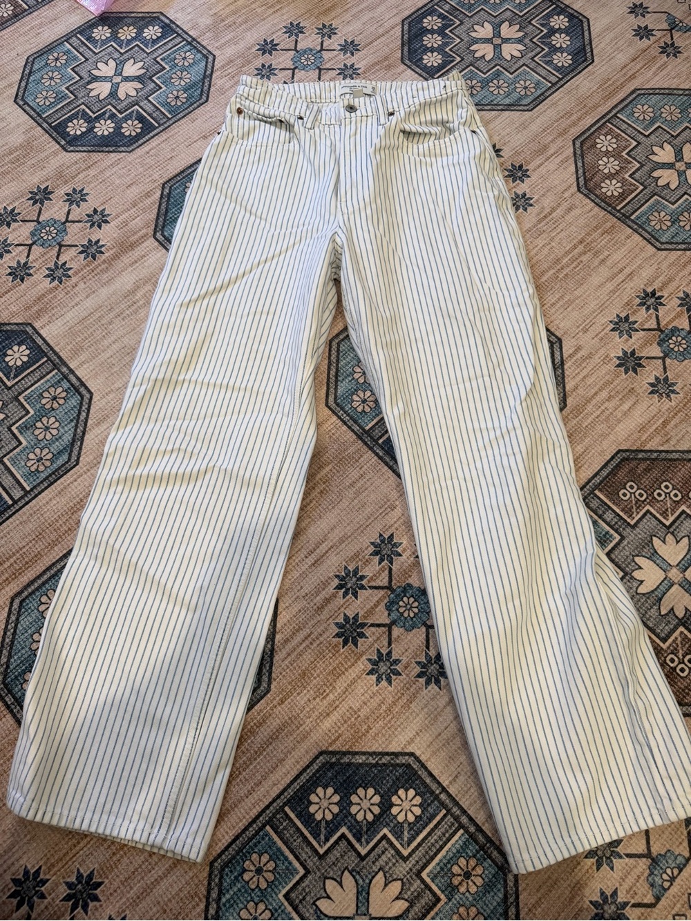 Abercrombie High Rise Loose Straight Leg White and blue striped jeans